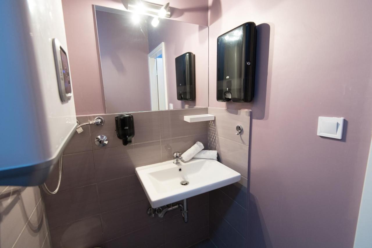 The Dots Hostel Ζάγκρεμπ Εξωτερικό φωτογραφία