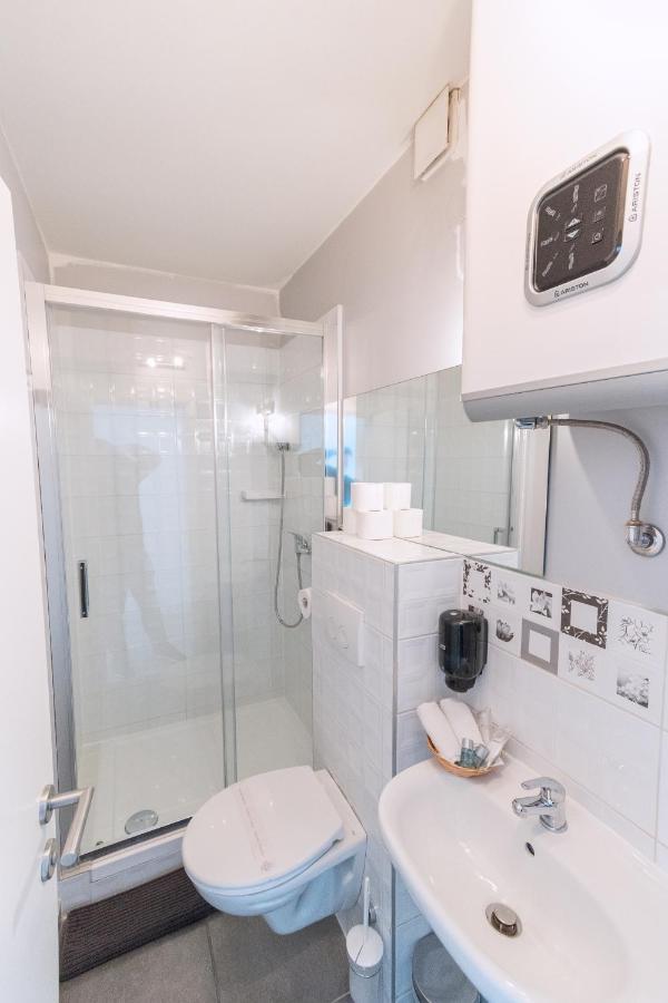 The Dots Hostel Ζάγκρεμπ Εξωτερικό φωτογραφία