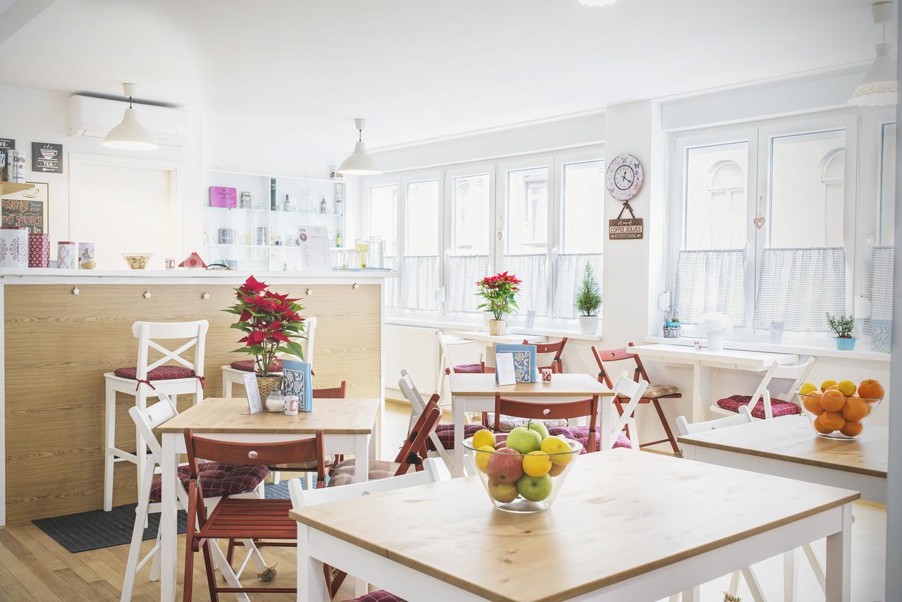 The Dots Hostel Ζάγκρεμπ Εξωτερικό φωτογραφία
